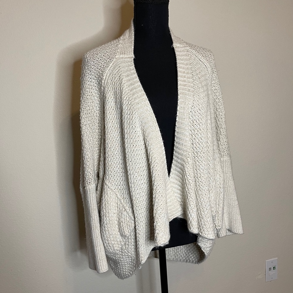 AMERICAN RAG: Tan Open Cardigan